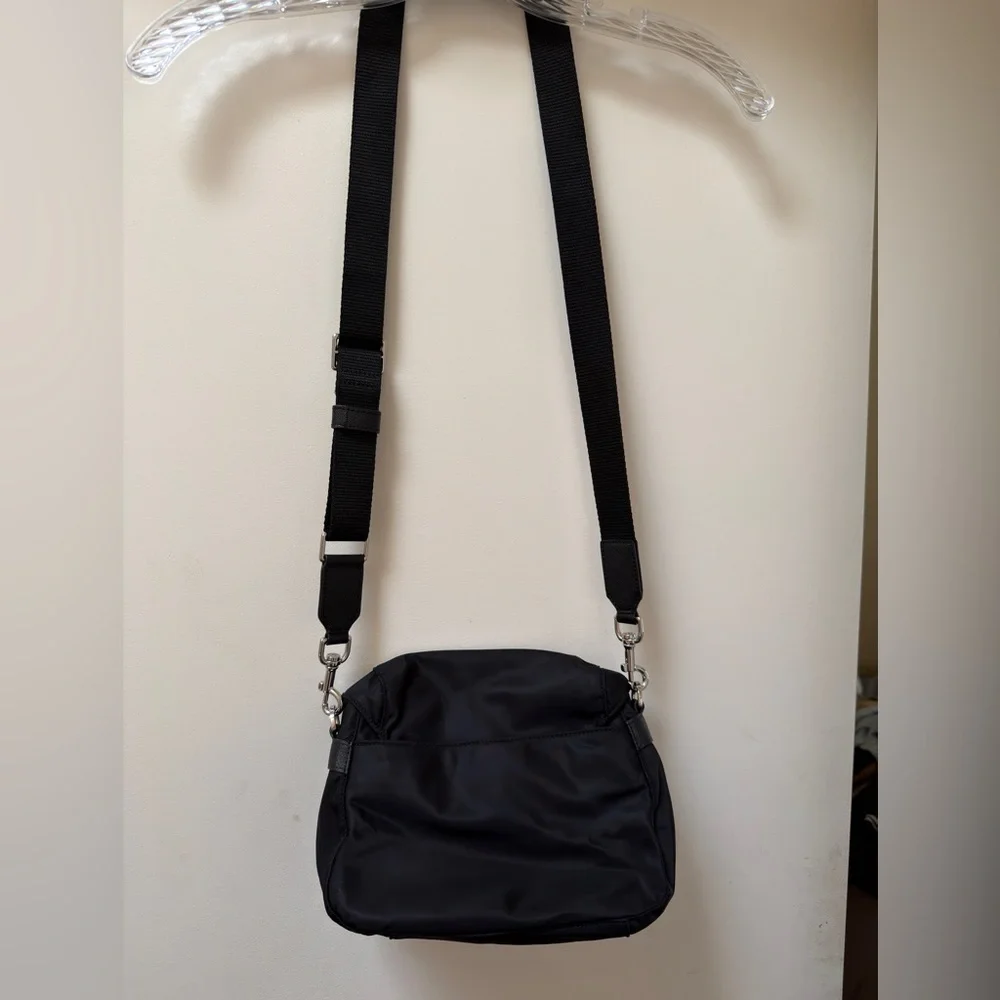 Tory Burch Virginia Messenger bag in black Nylon and Saffiano - Picture 2 of 15